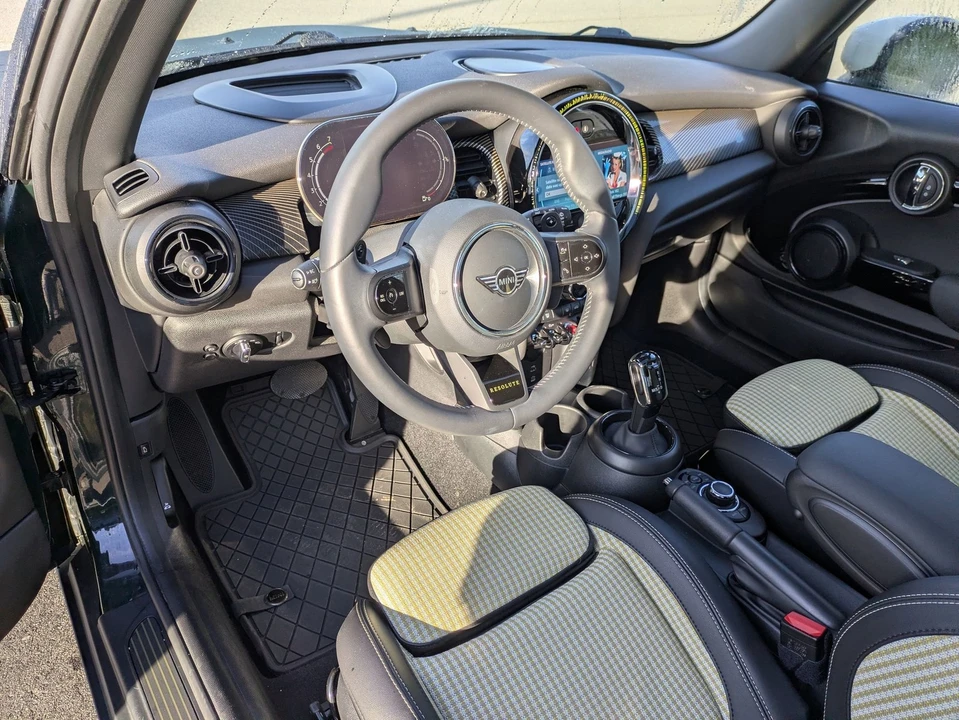 2023 Mini Mini Cooper S 3rd Gen - Image 14 of 31