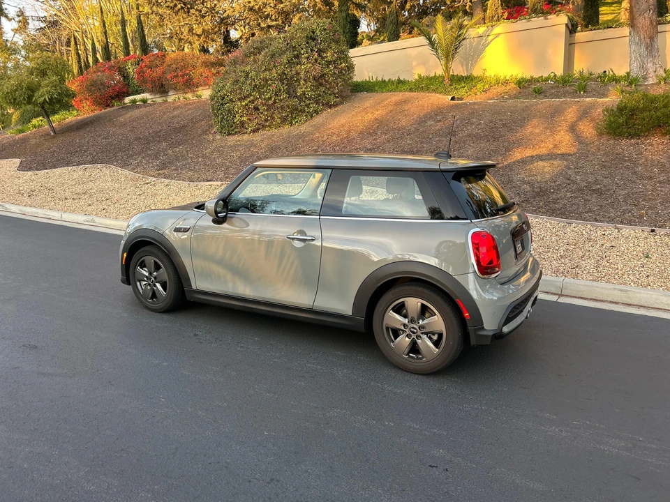 2023 Mini Mini Cooper S 3rd Gen - Image 21 of 31