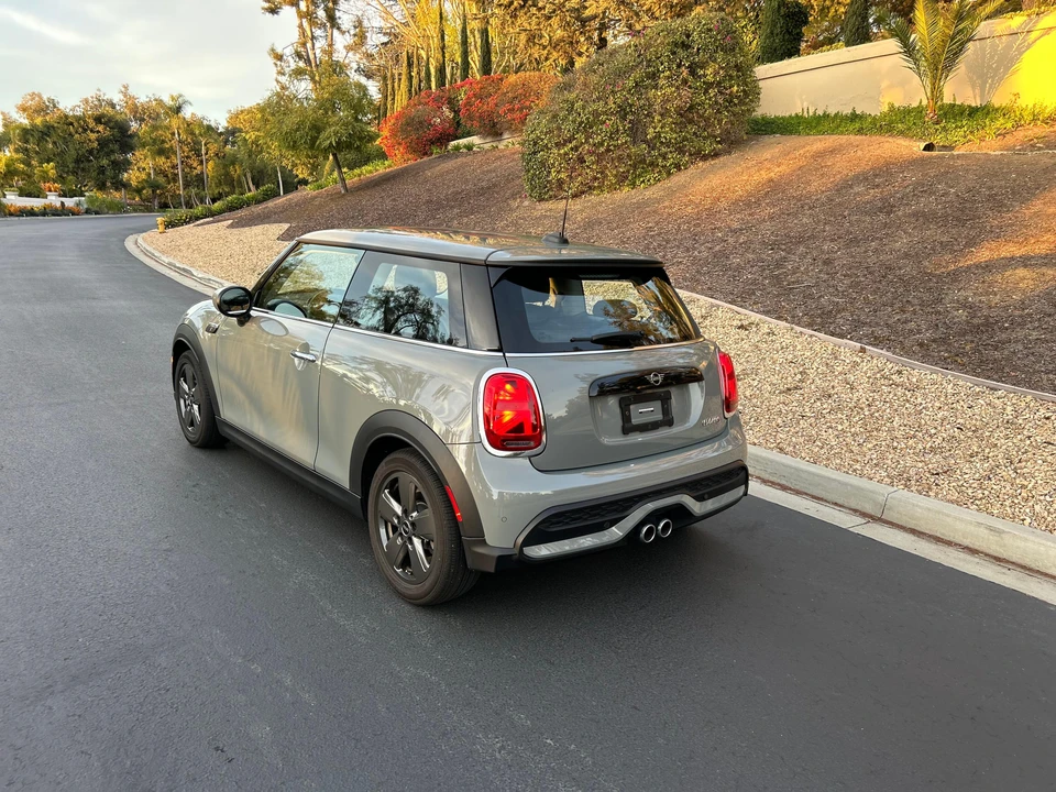 2023 Mini Mini Cooper S 3rd Gen - Image 25 of 31