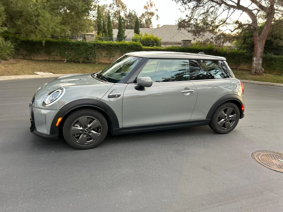 2023 Mini Mini Cooper S 3rd Gen - Image 17 of 31