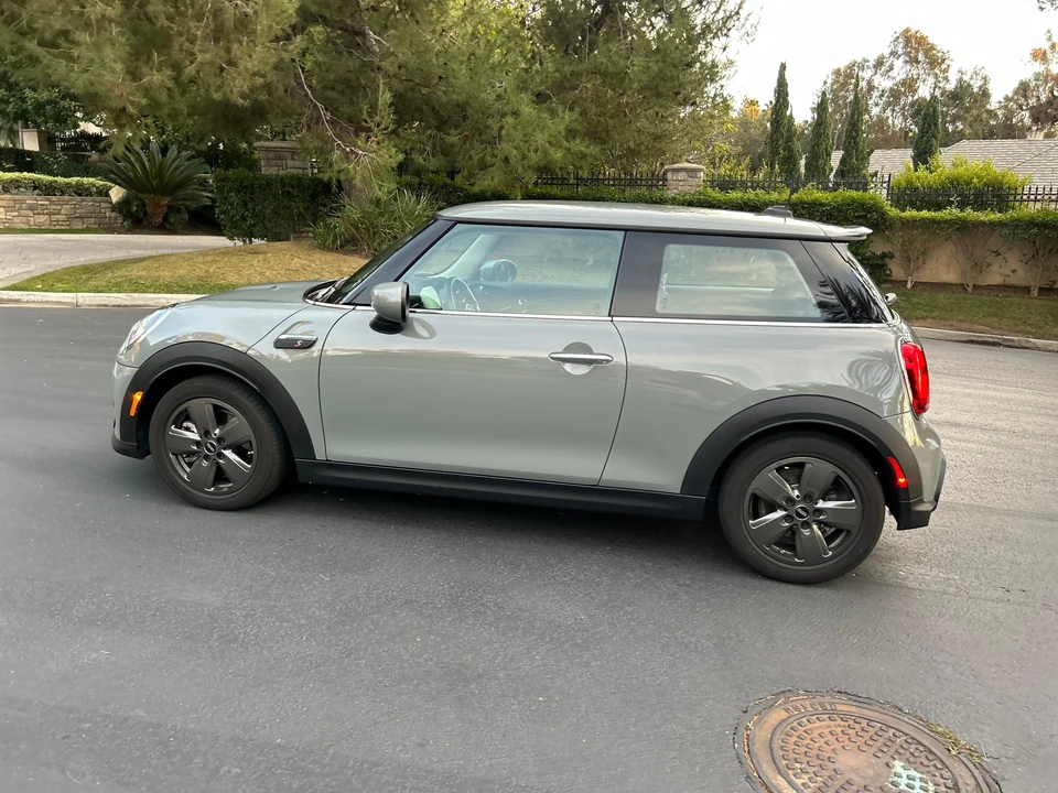 2023 Mini Mini Cooper S 3rd Gen - Image 19 of 31
