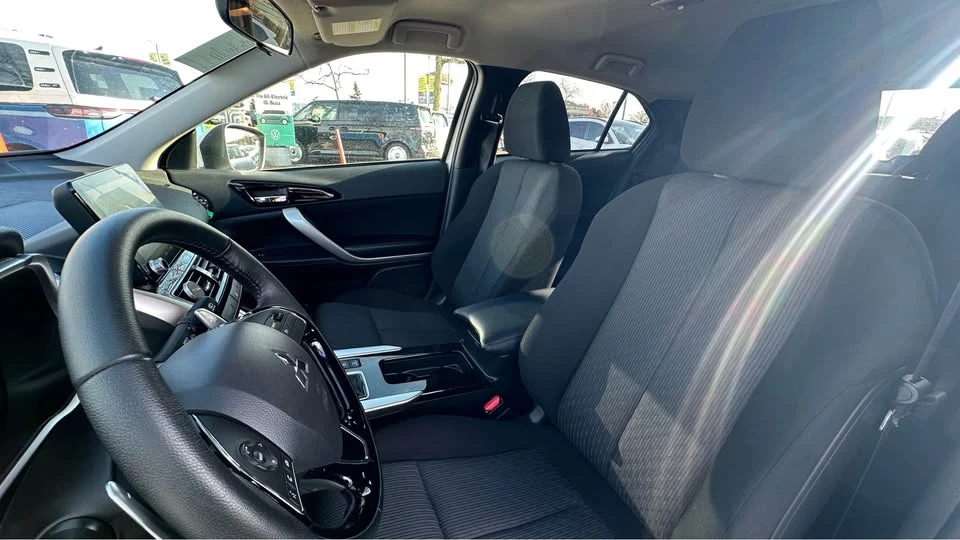 2023 Mitsubishi Eclipse Cross - Image 10 of 18