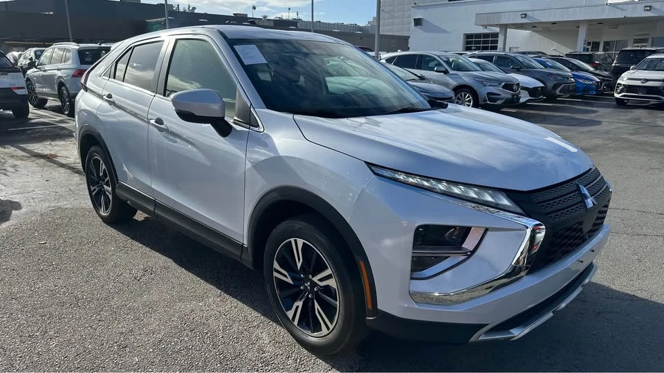 2023 Mitsubishi Eclipse Cross - Image 9 of 18