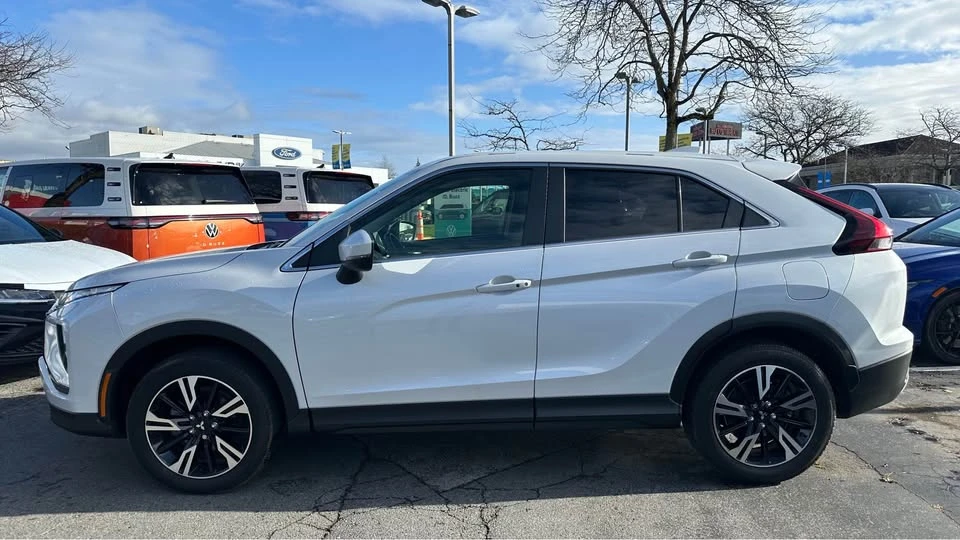 2023 Mitsubishi Eclipse Cross - Image 4 of 18