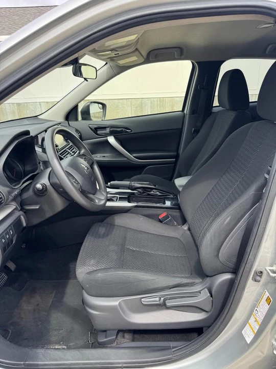 2023 Mitsubishi Eclipse Cross - Image 9 of 16