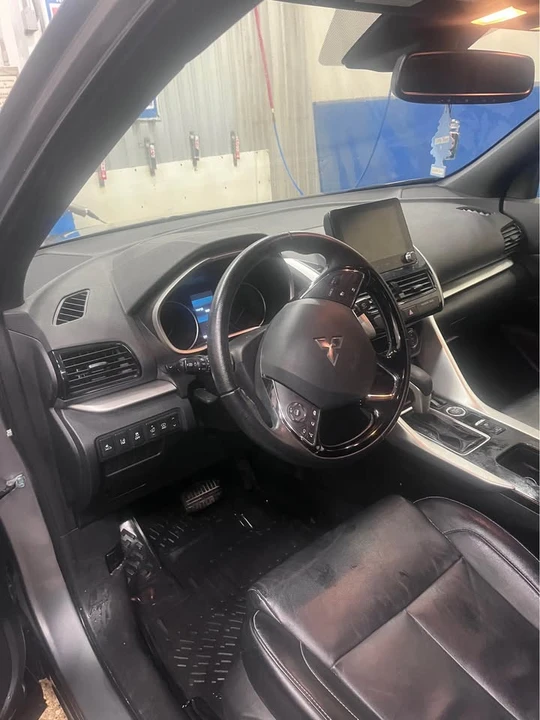 2023 Mitsubishi Eclipse Cross - Image 5 of 9