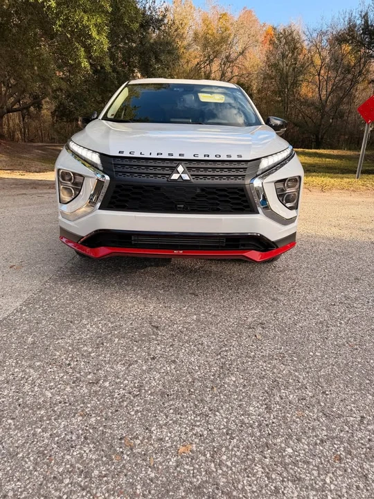 2023 Mitsubishi Eclipse Cross - Image 2 of 17