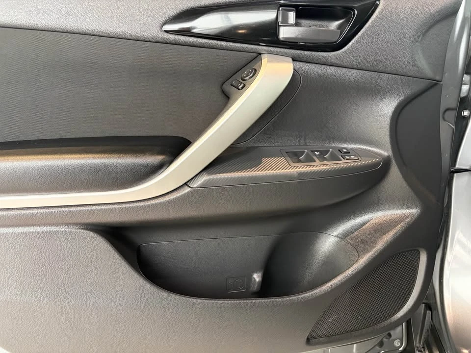 2023 Mitsubishi Eclipse Cross - Image 7 of 14