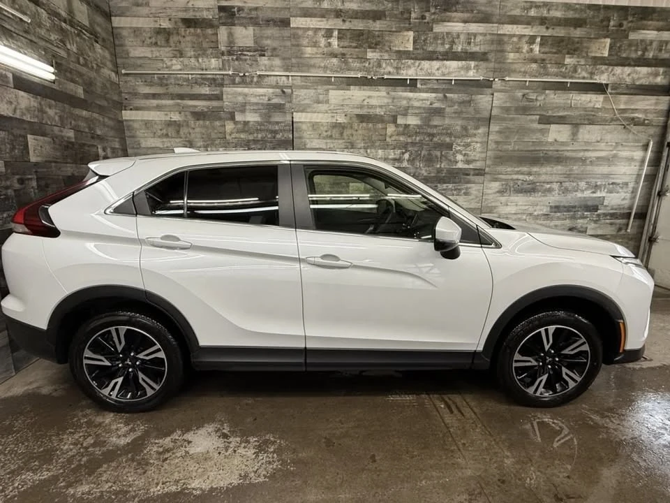 2023 Mitsubishi Eclipse Cross - Image 2 of 20