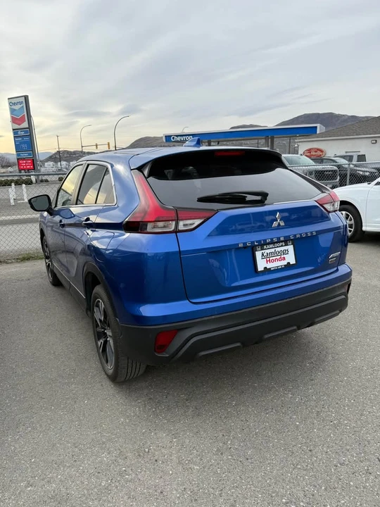 2023 Mitsubishi Eclipse Cross - Image 2 of 8