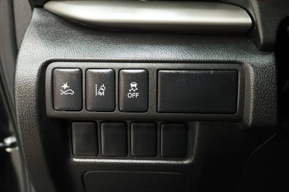 2023 Mitsubishi Eclipse Cross - Image 8 of 18