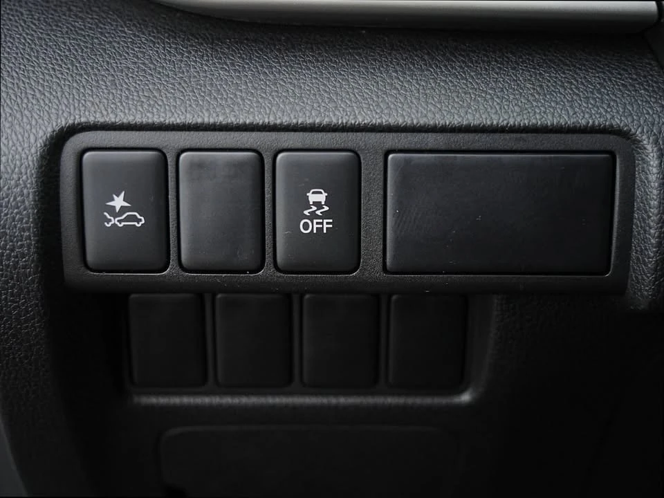2023 Mitsubishi Eclipse Cross - Image 11 of 16