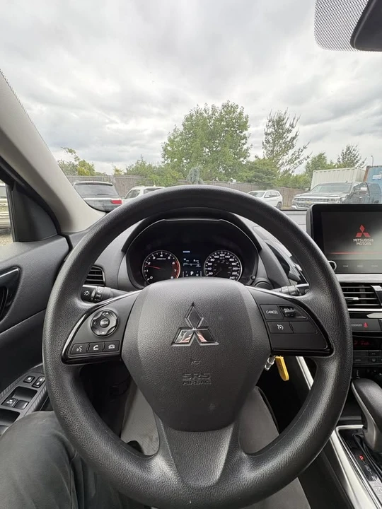 2023 Mitsubishi Eclipse Cross - Image 12 of 15