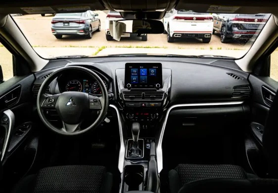 2023 Mitsubishi Eclipse Cross - Image 2 of 9