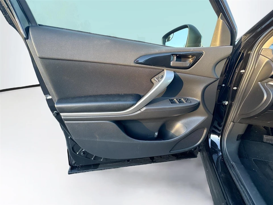 2023 Mitsubishi Eclipse Cross - Image 9 of 15