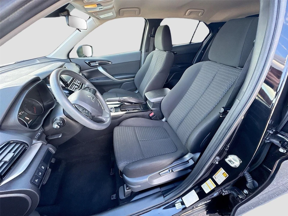 2023 Mitsubishi Eclipse Cross - Image 2 of 21