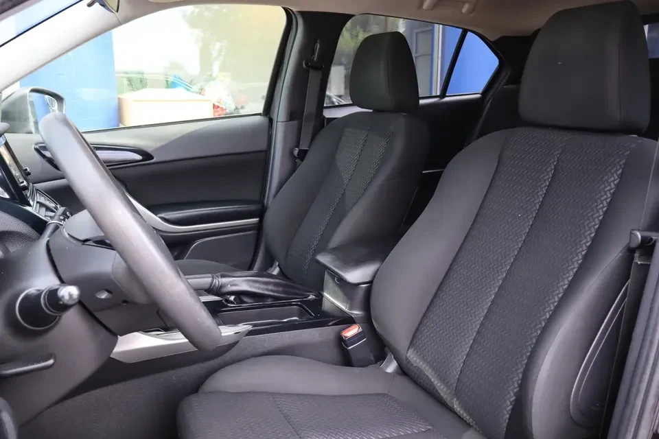 2023 Mitsubishi Eclipse Cross - Image 8 of 16