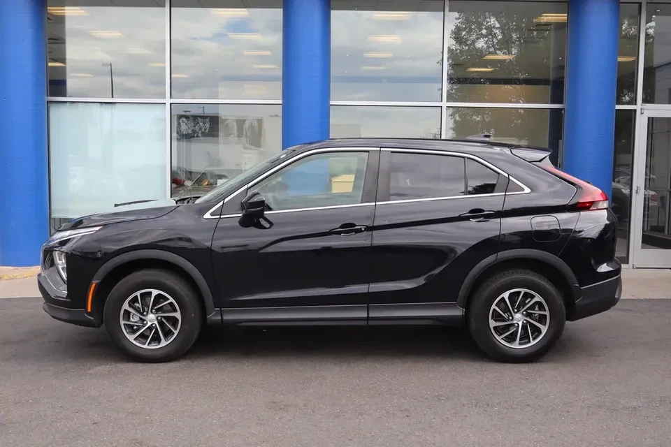 2023 Mitsubishi Eclipse Cross - Image 3 of 20
