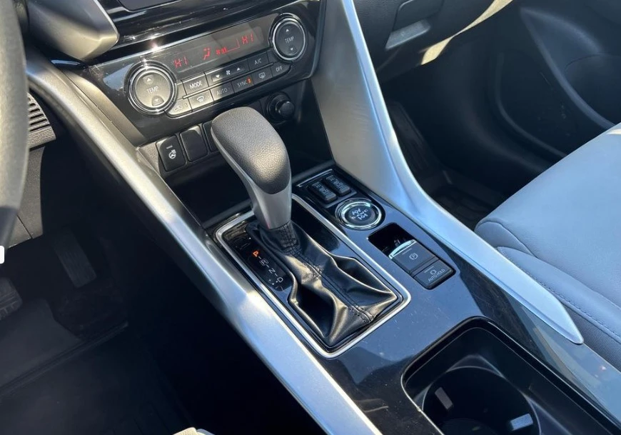 2023 Mitsubishi Eclipse Cross - Image 10 of 13