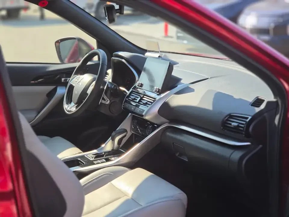 2023 Mitsubishi Eclipse Cross - Image 10 of 19
