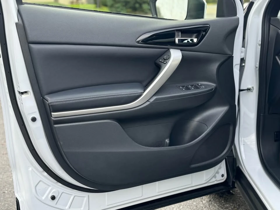 2023 Mitsubishi Eclipse Cross - Image 7 of 12