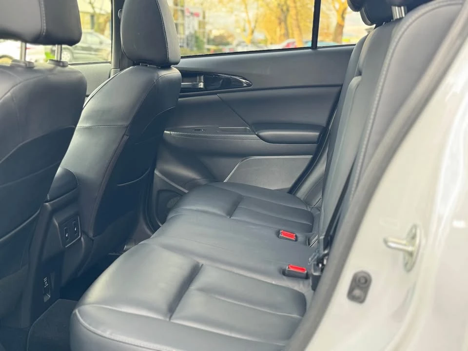 2023 Mitsubishi Eclipse Cross - Image 8 of 12