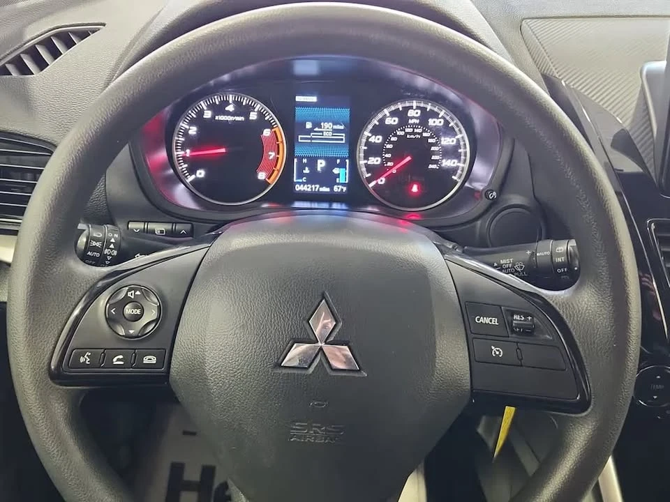 2023 Mitsubishi Eclipse Cross - Image 13 of 18