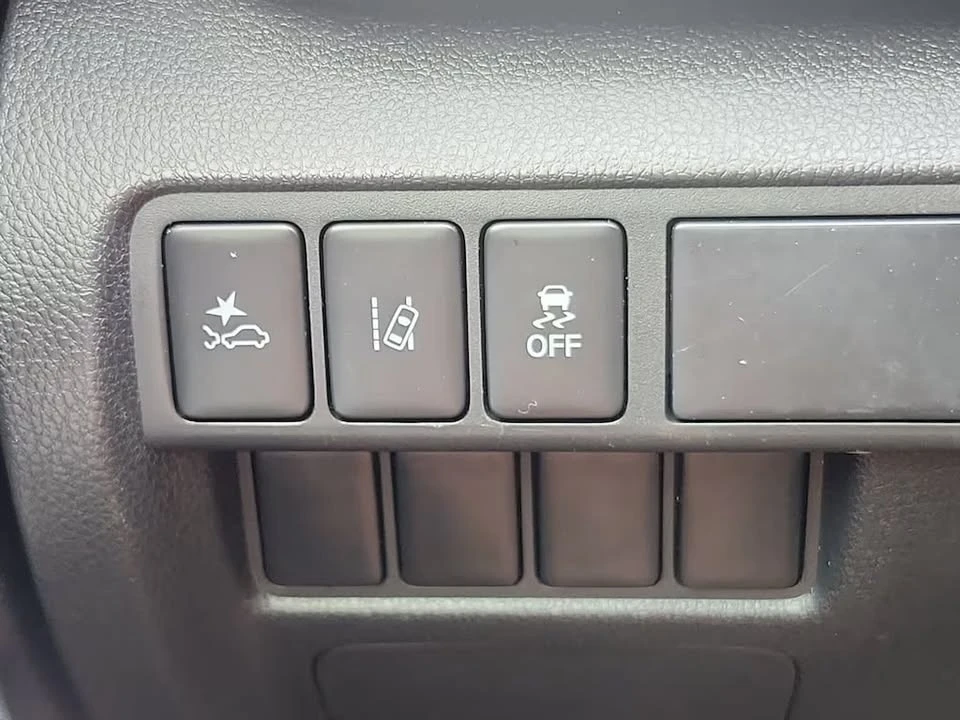 2023 Mitsubishi Eclipse Cross - Image 15 of 18