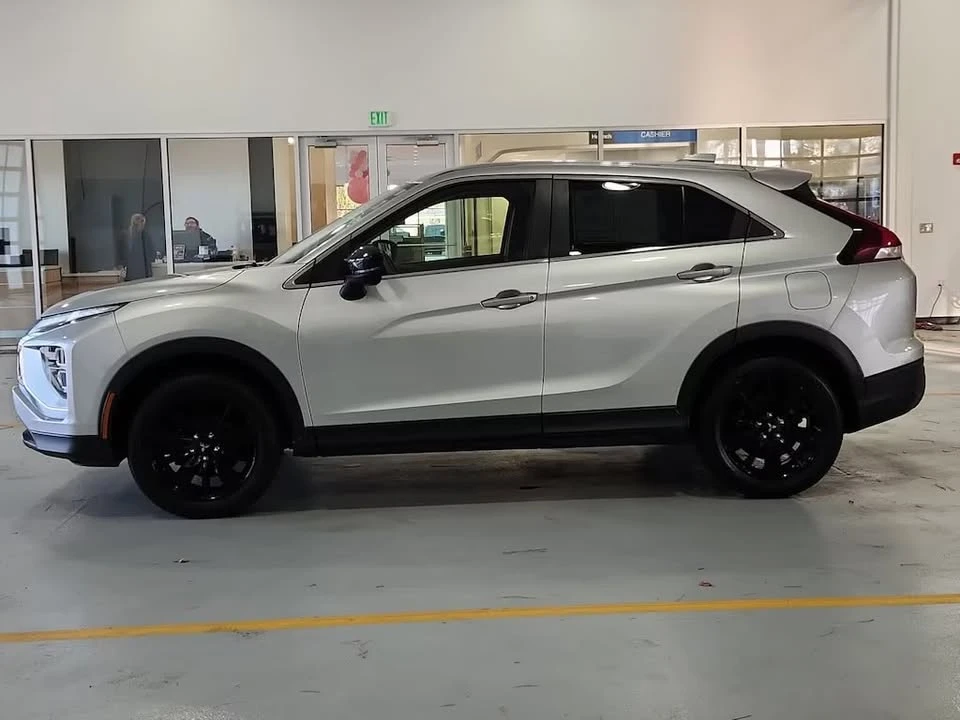 2023 Mitsubishi Eclipse Cross - Image 4 of 18