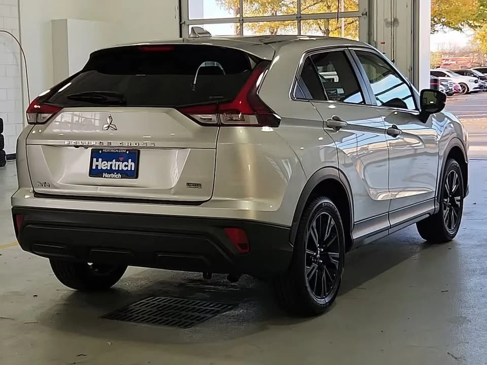 2023 Mitsubishi Eclipse Cross - Image 3 of 18