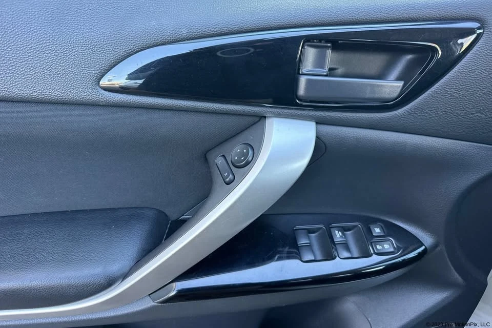 2023 Mitsubishi Eclipse Cross - Image 10 of 19