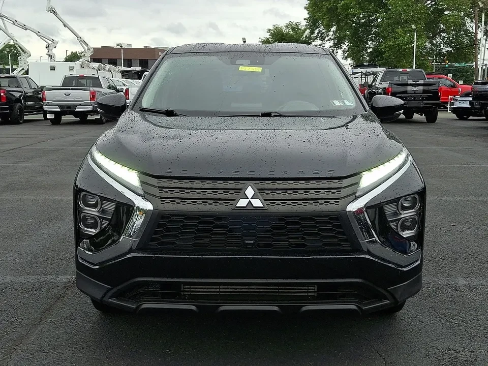 2023 Mitsubishi Eclipse Cross - Image 2 of 18