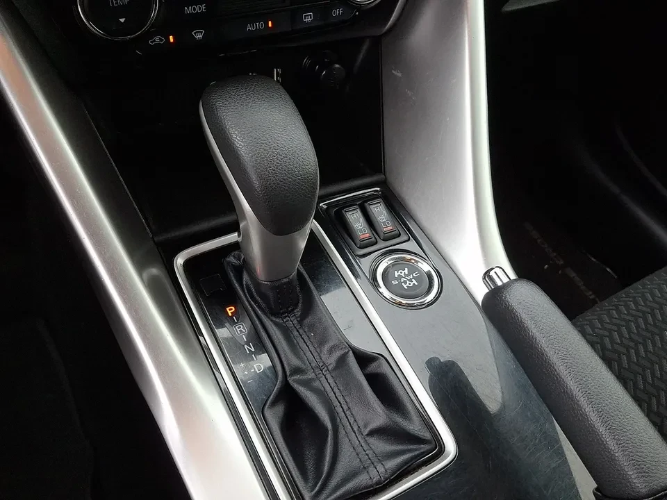 2023 Mitsubishi Eclipse Cross - Image 11 of 18