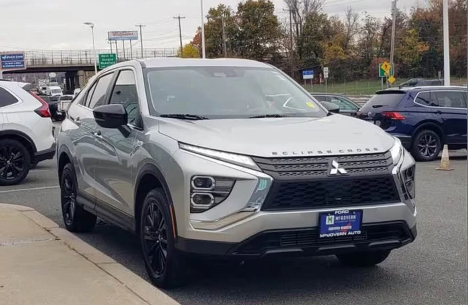 2023 Mitsubishi Eclipse Cross - Image 2 of 12