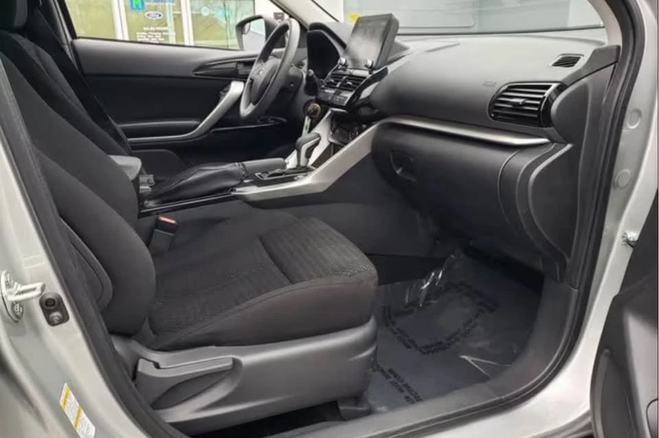 2023 Mitsubishi Eclipse Cross - Image 9 of 12