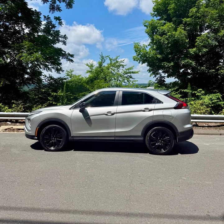 2023 Mitsubishi Eclipse Cross - Image 2 of 18