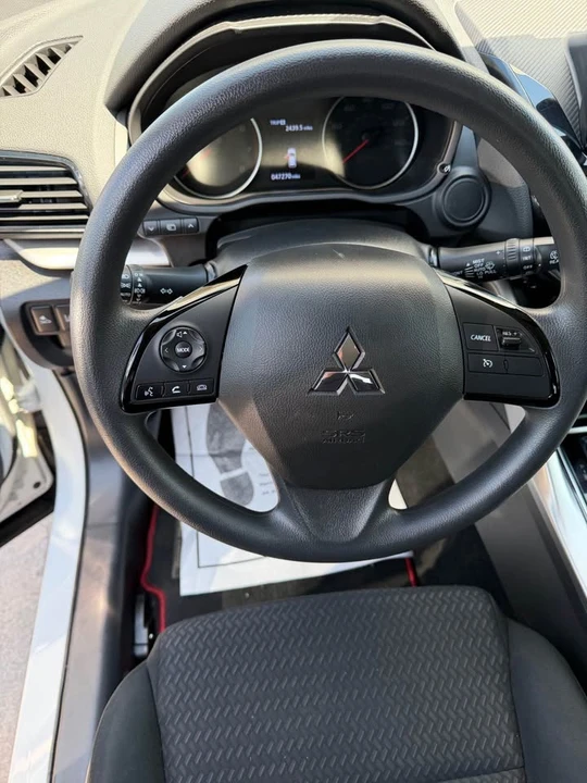 2023 Mitsubishi Eclipse Cross - Image 4 of 8