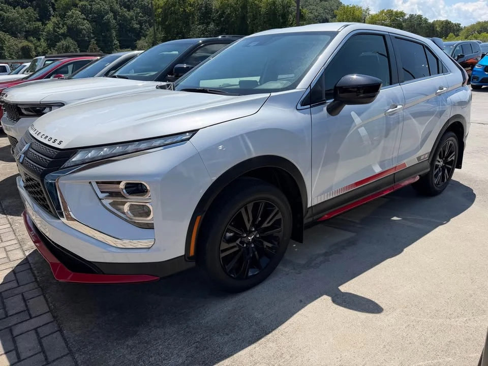 2023 Mitsubishi Eclipse Cross - Image 2 of 8
