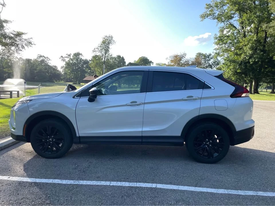 2023 Mitsubishi Eclipse Cross - Image 2 of 16