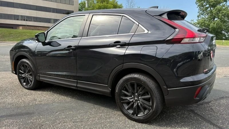 2023 Mitsubishi Eclipse Cross - Image 2 of 20