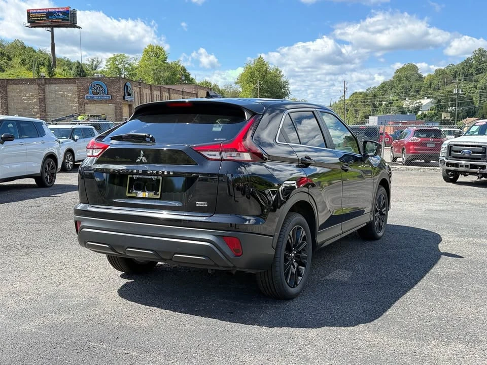 2023 Mitsubishi Eclipse Cross - Image 3 of 18