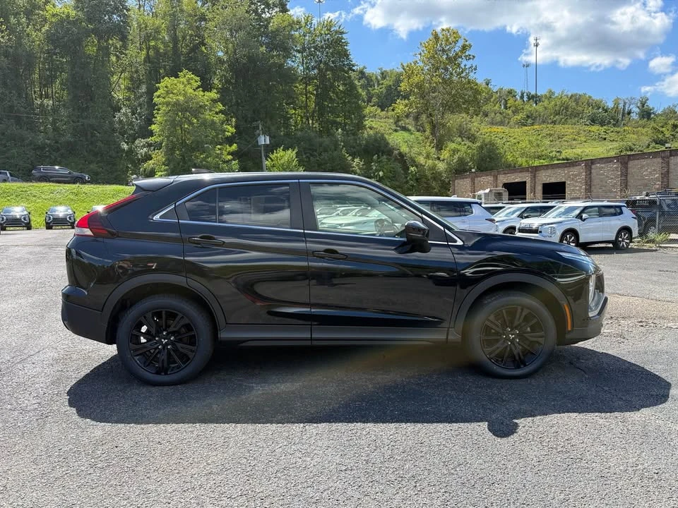 2023 Mitsubishi Eclipse Cross - Image 2 of 18