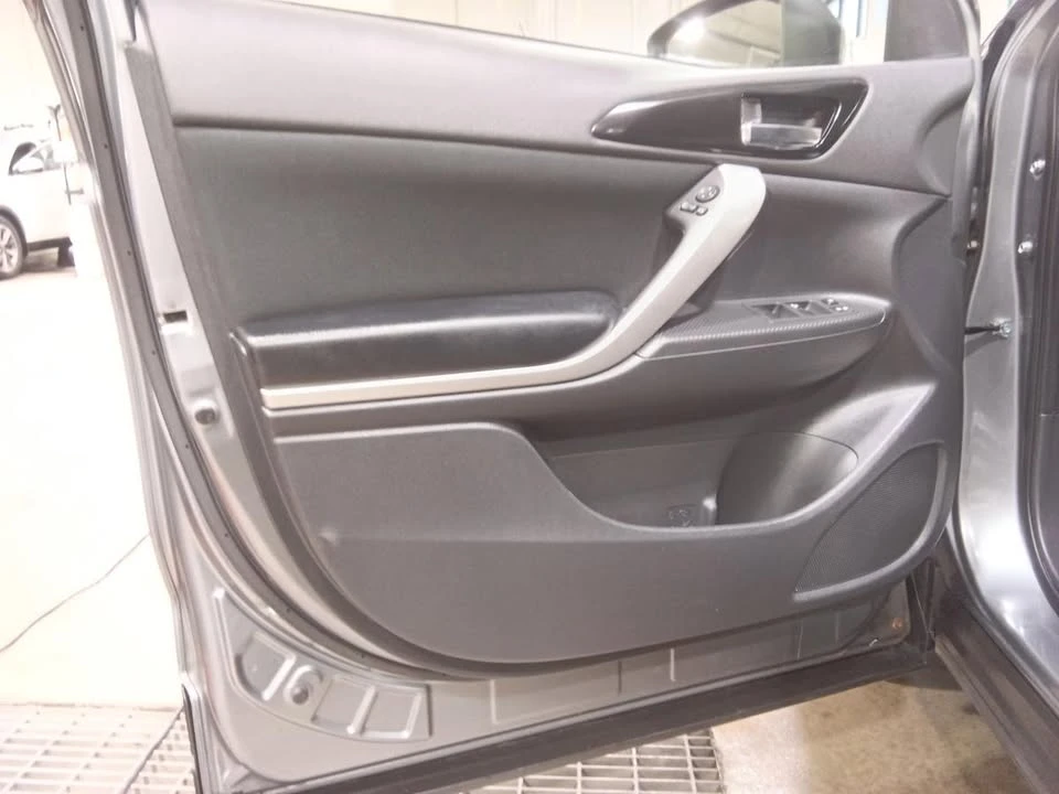 2023 Mitsubishi Eclipse Cross - Image 15 of 20