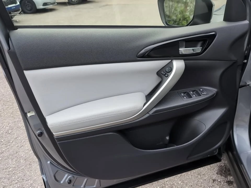 2023 Mitsubishi Eclipse Cross - Image 14 of 20