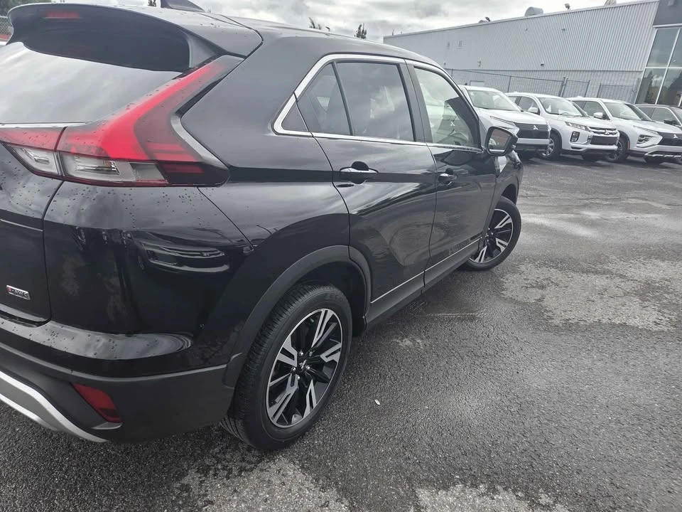 2023 Mitsubishi Eclipse Cross - Image 4 of 17