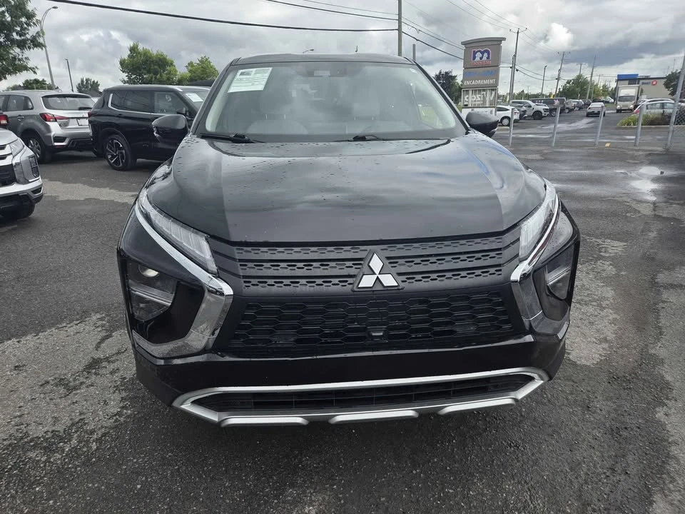 2023 Mitsubishi Eclipse Cross - Image 2 of 17
