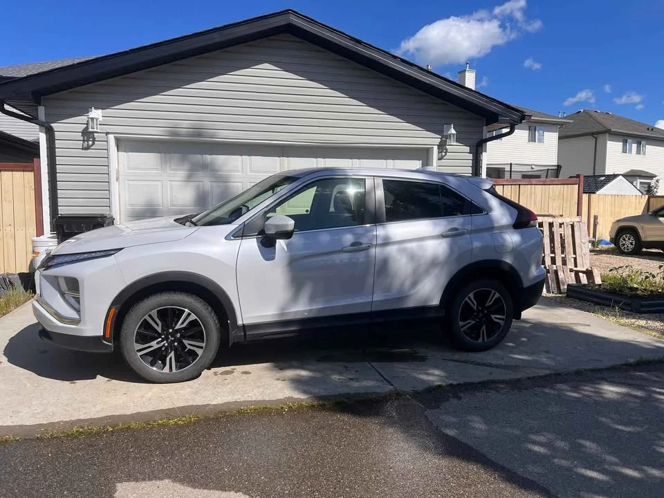2023 Mitsubishi Eclipse Cross - Image 2 of 9