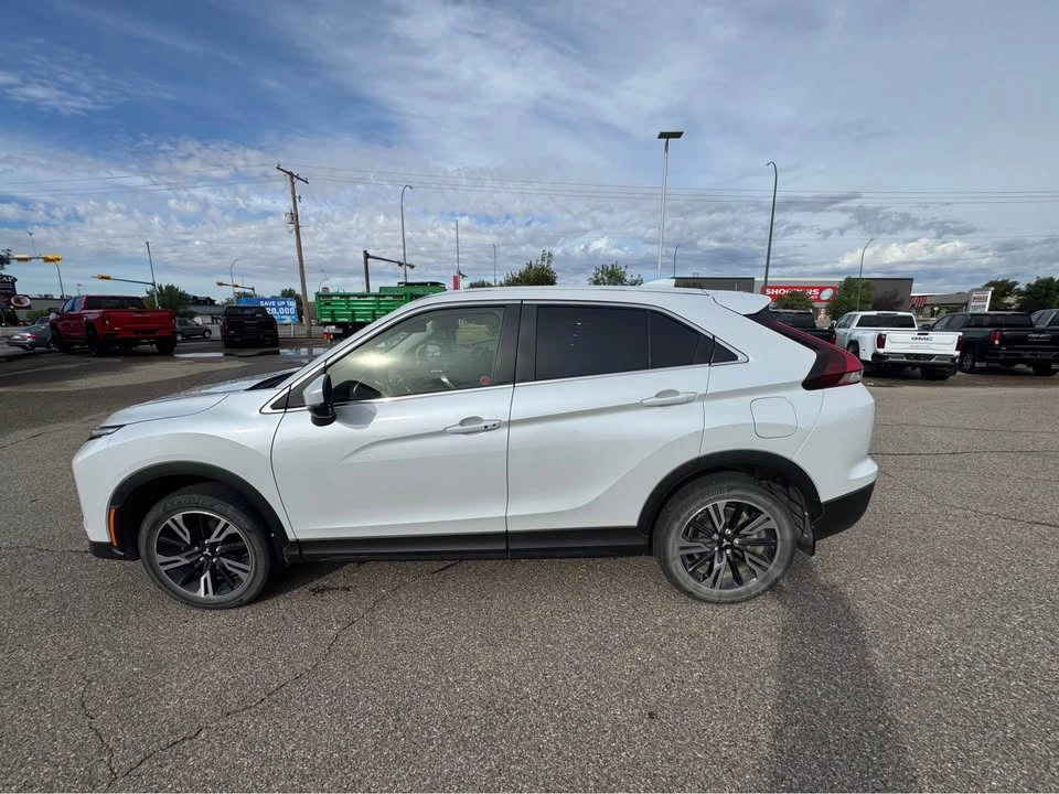 2023 Mitsubishi Eclipse Cross - Image 3 of 13