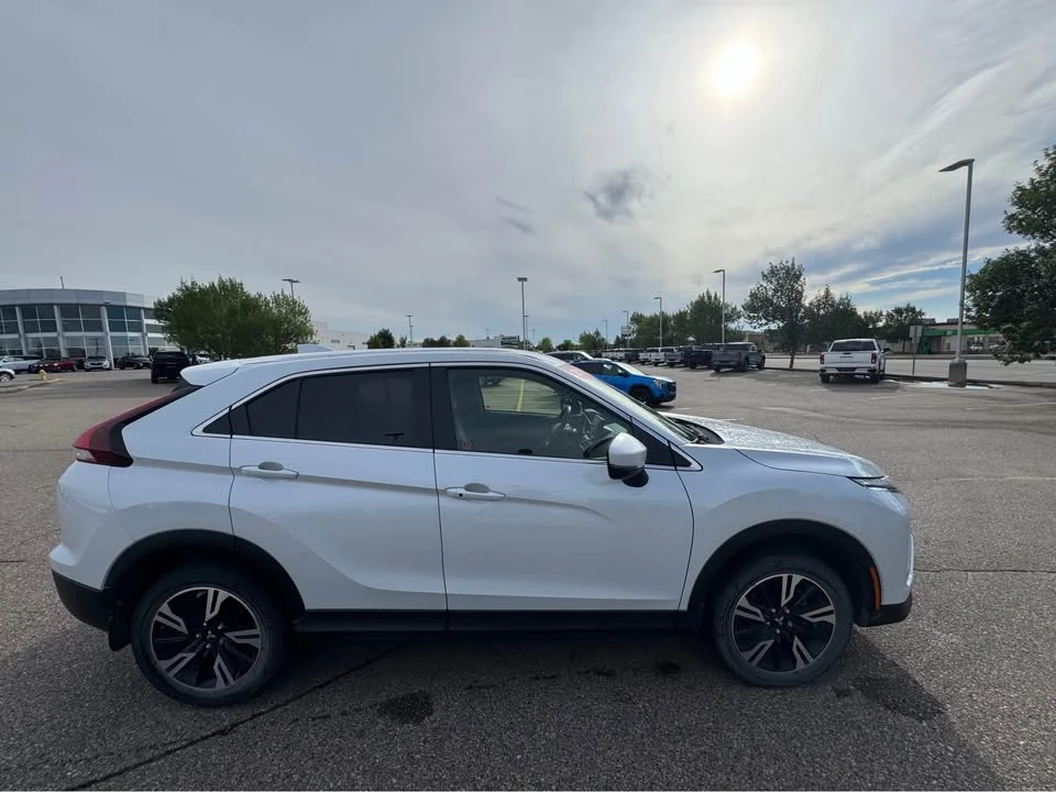 2023 Mitsubishi Eclipse Cross - Image 4 of 13