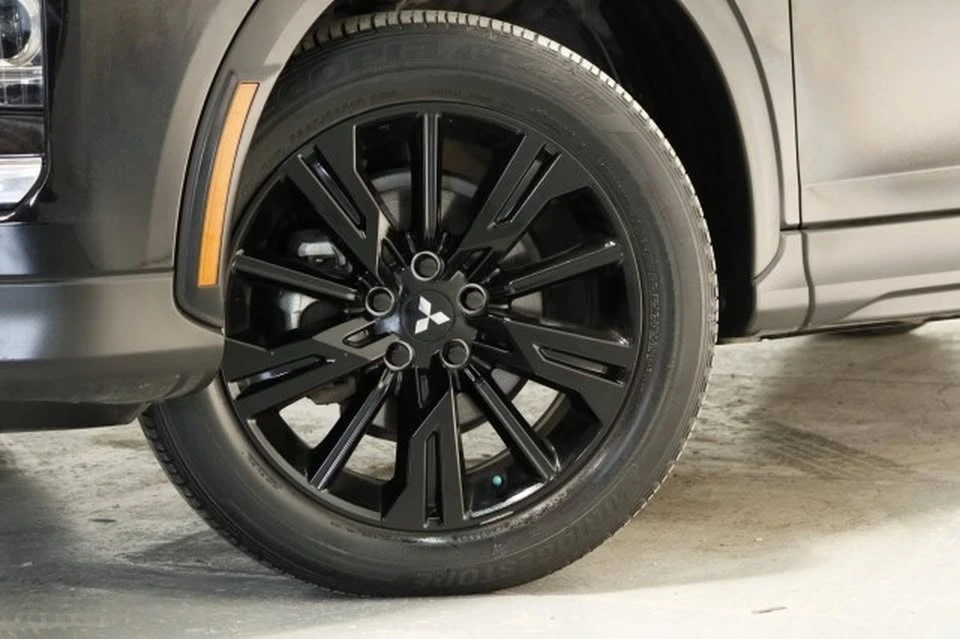 2023 Mitsubishi Eclipse Cross - Image 3 of 20